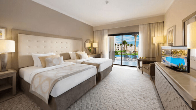 Superior Room Swim-Up 